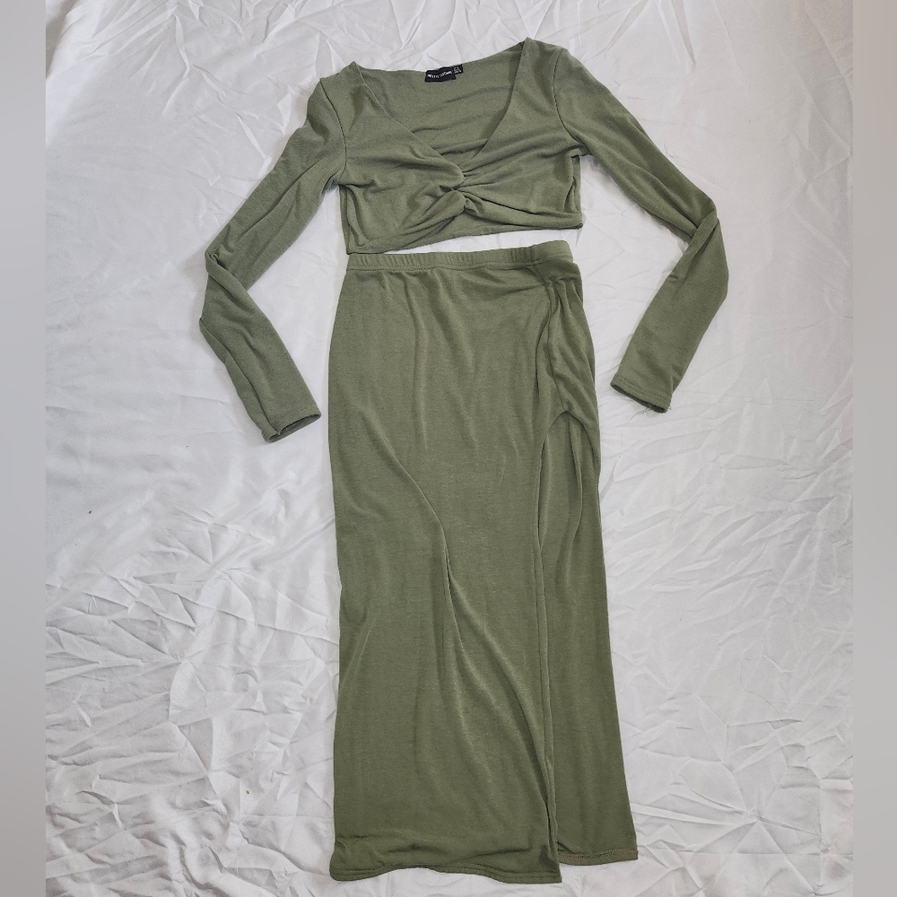 PrettyLittleThing Olive Green Women's Longsleve Crop Top Skirt Set